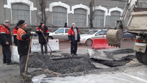 Ремонт аварии на теплотрассе в Ростове-на-Дону 28 января 2020 года. Фото пресс-службы мэрии Ростова-на-Дону. 