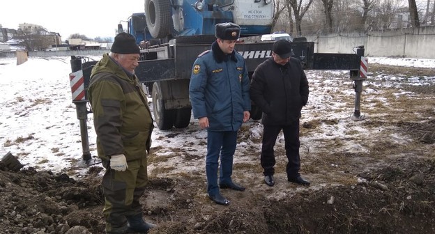 Ремонтные работы на теплотрассе в Нальчике 13 февраля 2020 года. Фото пресс-службы управления МЧС по Кабардино-Балкарии.