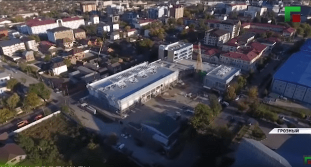 Стоп-кадр видео ЧГТРК "Грозный" "Бесхозные объекты в черте Грозного будут изыматься", https://youtu.be/U74CG8Hi09M