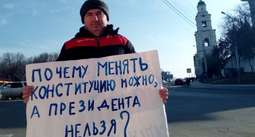 Михаил Долиев в пикете. Фото Алены Садовской для "Кавказского узла".