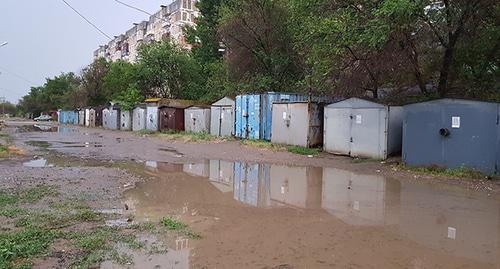 Гаражи на улице Рылеева в Астрахани. Фото Алены Садовской для "Кавказского узла"
