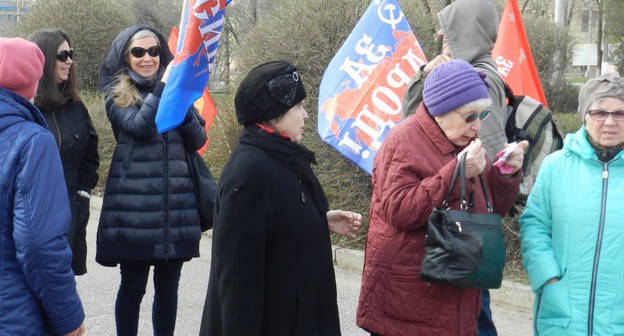 Участники митинга на площади Металлургов в Волгограде. Фото Татьяны Филимоновой для "Кавказского узла"