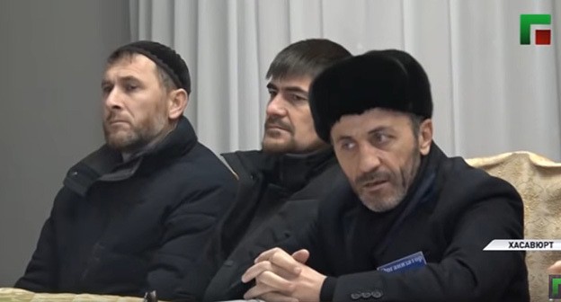 Участники съезда чеченцев Дагестана в Хасавюрте 15 февраля 2020 года. Стоп-кадр видео канала YouTube "ЧГТРК "Грозный" https://www.youtube.com/watch?v=C2tdeigYdbc&feature=emb_logo
