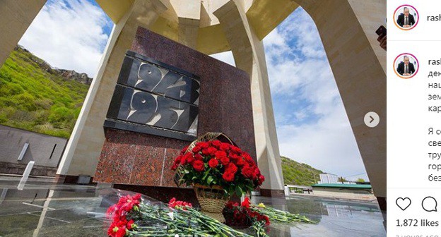 Мемориал жертвам репрессий в Карачаевске. Фото: скриншот со страницы rashidtemrezov в Instagram https://www.instagram.com/p/B_uJc1OguF9/
