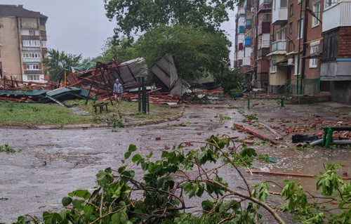Последствия урагана в Прохладном. Фото Людмилы Маратовой для "Кавказского узла" Последствия урагана в Прохладном. Фото Людмилы Маратовой для "Кавказского узла"