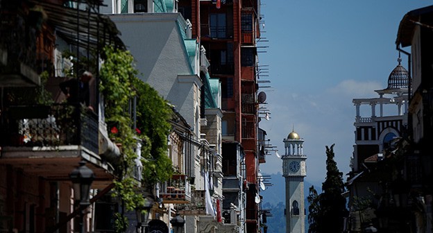 Улица в Батуми. Фото: REUTERS/David Mdzinarishvili