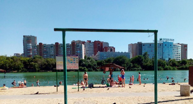 Пляж в Парке Дружба. 10.06.2020. Фото 
Валерий Люгаев для "Кавказского узла"