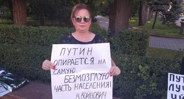 Одиночный пикет Елены Шеиной в Волгограде. Фото Татьяны Филимоновой для "Кавказского узла".