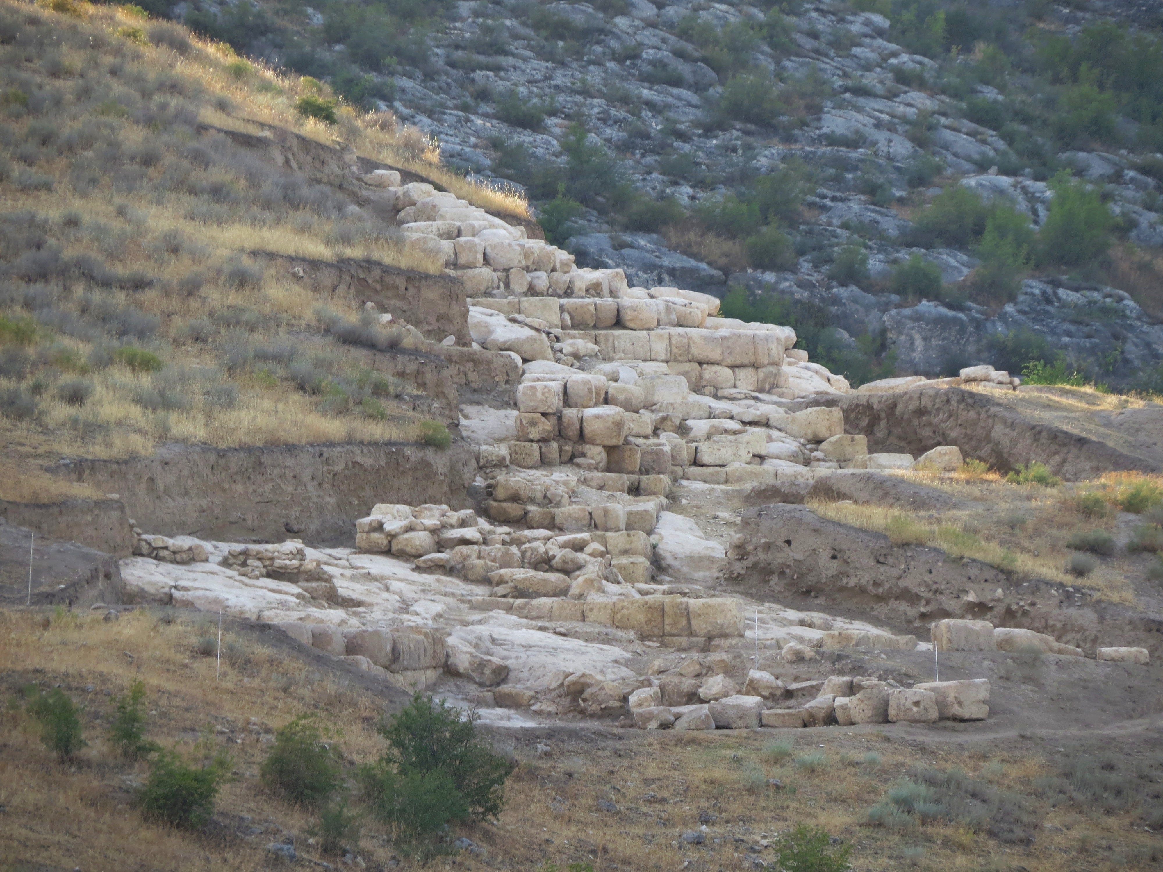 Крепостная стена старинного города Тигранакерт. Аскеранский района Нагорного Карабаха. 24 июля 2020 года. Фото Алвард Григорян для "Кавказского узла"