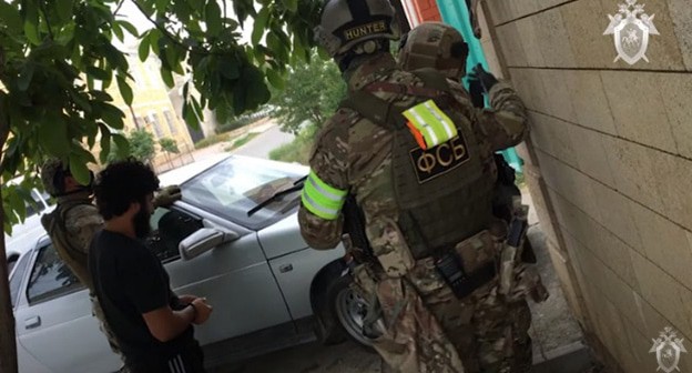 Задержание участника террористического сообщества. Стоп-кадр видео пресс-служба Следственный комитет Российской Федерации https://www.youtube.com/watch?v=Apj7sv9KKDM&feature=emb_logo
