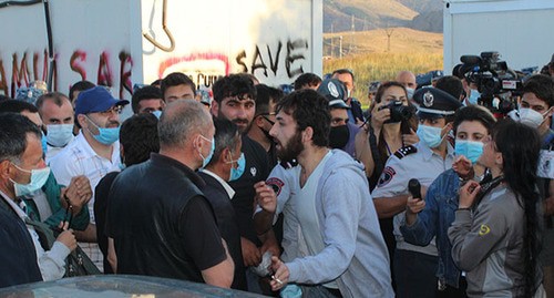 Участники акции протеста в Амулсаре. Фото Тиграна Петросяна для "Кавказского узла"