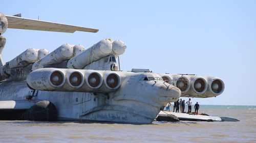Ракетный корабль-экраноплан "Лунь" близ берегов Дербента. Фото пресс-службы администрации Дербента, http://www.derbent.ru/press-tsentr/novosti/222071/?sphrase_id=781853