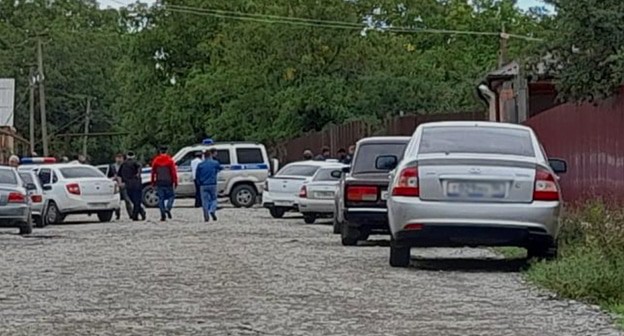 На месте проведения КТО по улице Шефской в селе Троицком. Ингушетия, 23 августа 2020 года. Фото Умара Йовлоя для "Кавказского узла"