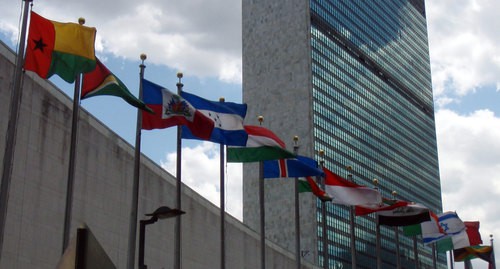 Здание ООН в Нью-Йорке. Фото Силье Бергум Кинстен https://commons.wikimedia.org/wiki/Category:Headquarters_of_the_United_Nations#/media/File:FN_i_New_York.jpg Здание ООН в Нью-Йорке. Фото Силье Бергум Кинстен https://commons.wikimedia.org/wiki/Category:Headquarters_of_the_United_Nations#/media/File:FN_i_New_York.jpg