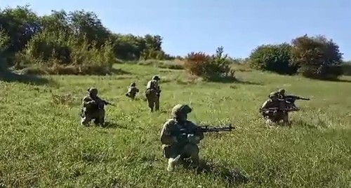 Силовики на спецоперации. Фото: пресс-служба НАК, http://nac.gov.ru/kontrterroristicheskie-operacii/v-ingushetii-na-territorii-provedeniya-kto-0.html#&gid=1&pid=2 Силовики на спецоперации. Фото: пресс-служба НАК, http://nac.gov.ru/kontrterroristicheskie-operacii/v-ingushetii-na-territorii-provedeniya-kto-0.html#&gid=1&pid=2