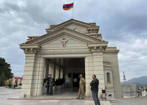 Добровольцы и резервисты у Союза ветеранов Арцахской войны в Степанакерте. 28 сентября 2020 год. Фото Алвард Григорян для «Кавказского узла»