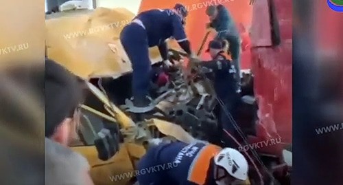 столкновения в Дагестане пяти машин, в том числе "Газели" с детьми и большегрузов. Кадр видео 
РГВК "Дагестан" https://www.youtube.com/watch?v=-jeuIExUzoY&feature=emb_logo
 