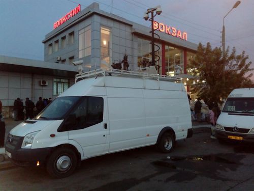 Спецавтомобиль полицейских у вокзала Волжского 4 ноября 2020 года. Фото Вячеслава Ященко для «Кавказского узла»