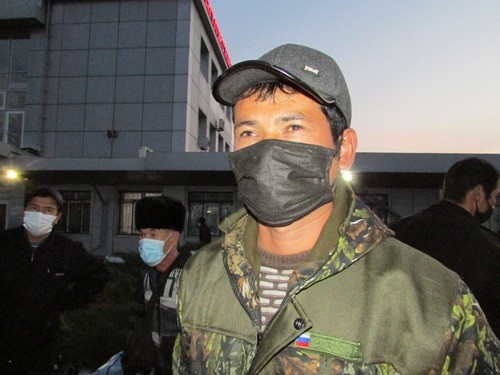 Заир из Хорезма в ожидании поезда в Волжском 4 ноября 2020 года. Фото Вячеслава Ященко для «Кавказского узла»