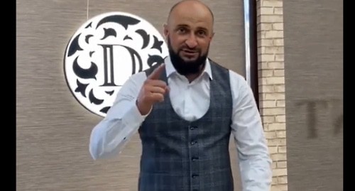 Дибир Дибиров, стопкадр видео https://www.instagram.com/p/CEuKczOHU_h/ Дибир Дибиров, стопкадр видео https://www.instagram.com/p/CEuKczOHU_h/