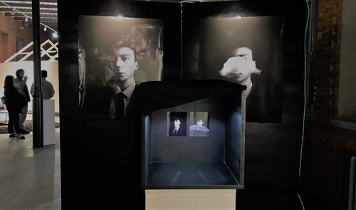 Черно-белые автопортреты Сармата Мисикова на арт-выставке «Колесо Балсага. Особая ситуация» во Владикавказе. Фото Тамары Агкацевой для "Кавказского узла".