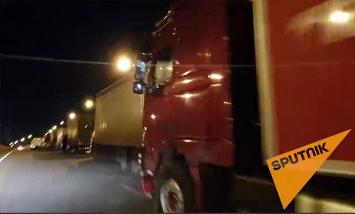 Скриншот видео https://sputnik-abkhazia.ru/Abkhazia/20201204/1031406567/Situatsiya-s-prokhozhdeniem-tamozhni-bolshegruzami-poka-ne-uluchshilas.html