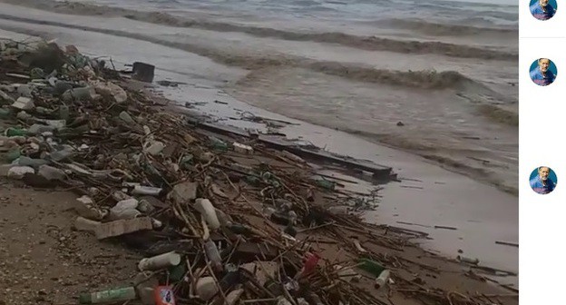 Мусор на берегу Каспийского моря Фото: скриншот с видео на странице nikomagomedov_ziyavdin в Instagram https://www.instagram.com/nikomagomedov_ziyavdin/