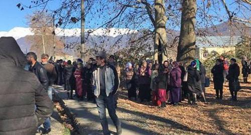 Жители Панкиси на акции после спецоперации в декабре 2017 года. Фото: Giorgi Aladashvili (RFE/RL) Жители Панкиси на акции после спецоперации в декабре 2017 года. Фото: Giorgi Aladashvili (RFE/RL)