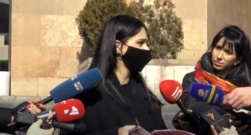 Участники пикета у здания мэрии Еревана. Кадр видео
NEWS AM https://www.youtube.com/watch?v=kKzJ4V4tvDI&feature=youtu.be