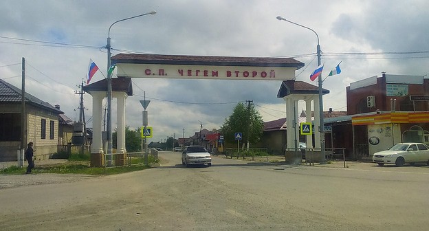 Один из въездов в село Чегем Второй. Фото https://ru.wikipedia.org/wiki/Файл:Чегем_Второй.jpg
