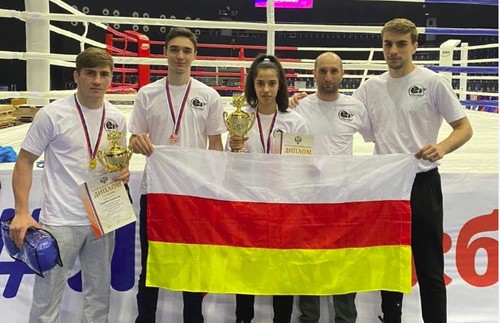 Участники чемпионата России по кикбоксингу. Фото: пресс-служба министерства физической культуры и спорта Северной Осетии.