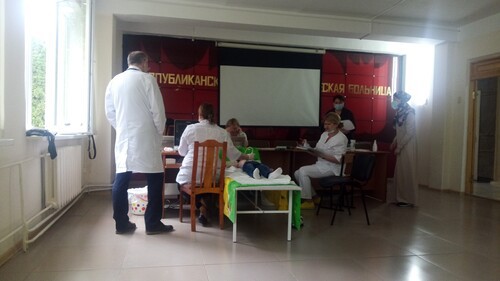 Осмотр детей в Нальчике врачами московского кардиохирургического центра имени Бакулева. 5 июня 2021 года. Фото Людмилы Маратовой для "Кавказского узла"