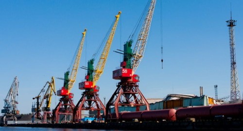 Портовые краны. Фото: https://pixabay.com