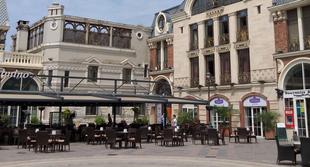 Кафе на улице Батуми. Фото Нины Тумановой для "Кавказского узла"