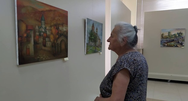 День открытия выставки работ участников симпозиума «Цвета Дизака» в картинной
галерее Степанакерта . Нагорный Карабах. 12 июля 2021 год. Фото Алвард Григорян для "Кавказского узла"