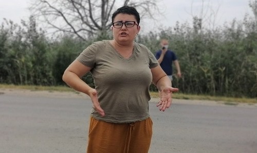 Жительница Лебяжьей поляны Наталья выступает за строительство дороги. Фото Татьяны Филимоновой для "Кавказского узла".