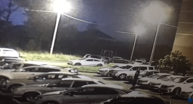 Убийство полицейского в Ставрополе в ночь на 24 июля 2021 года. Стоп-кадр видео https://youtu.be/uFtmzn5ohzs