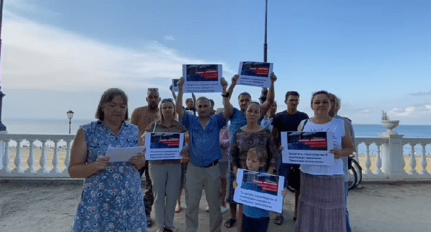 Стоп-кадр видеообращения жителей Тамани к президенту Владимиру Путину о недопустимости строительства комплекса химических заводов. Июнь 2021 года, https://www.instagram.com/reel/CQogfhTor_n/?utm_medium=copy_link