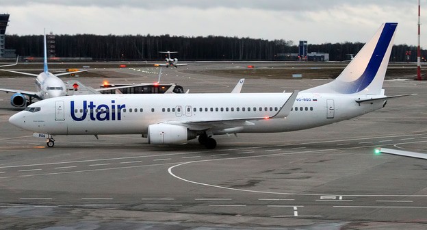 Борт авиакомпания Utair. Фото 
UTair, VQ-BQQ, Boeing 737-8GU
Анна Зверева https://commons.wikimedia.org/wiki/Category:UTair_Aviation#/media/File:UTair,_VQ-BQQ,_Boeing_737-8GU_(37993027815)_(2).jpg