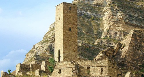 Аул Старый Кахиб в Дагестане. Фото 
Шамиль Магомедов  https://ru.wikipedia.org/wiki/Кахиб#/media/Файл:Аул_Старый_Кахиб_в_Дагестане.jpg