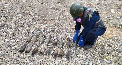 Сотрудник азербайджанского агентства по разминированию. Фото пресс-службы https://www.facebook.com/official.anama.gov.az/ азербайджанского агентства по разминированию