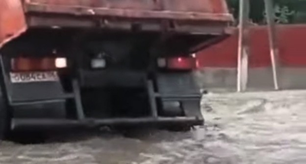 Подтопление  ингушском селе Нижние Ачалуки . Кадр видео 
ВАЙНАХИ https://www.youtube.com/watch?v=JWguQl-5MTQ&t=1s