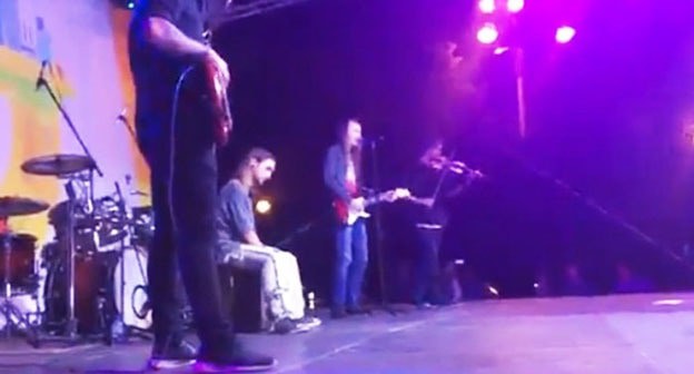 Выступление Алексея Смелова на дне города. Скришот видео 
"Блокнот Ставрополь" https://www.youtube.com/watch?v=B56D5qNyW3U