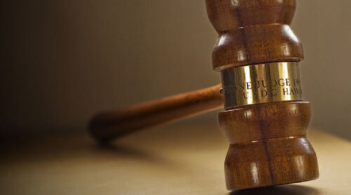 Судейский молоток. Фото  Юга.ру