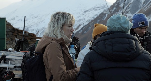 На съемочной площадке  "Собирайся, поедем на праздник". Фото https://inc-news.ru/news/culture/2:203691

