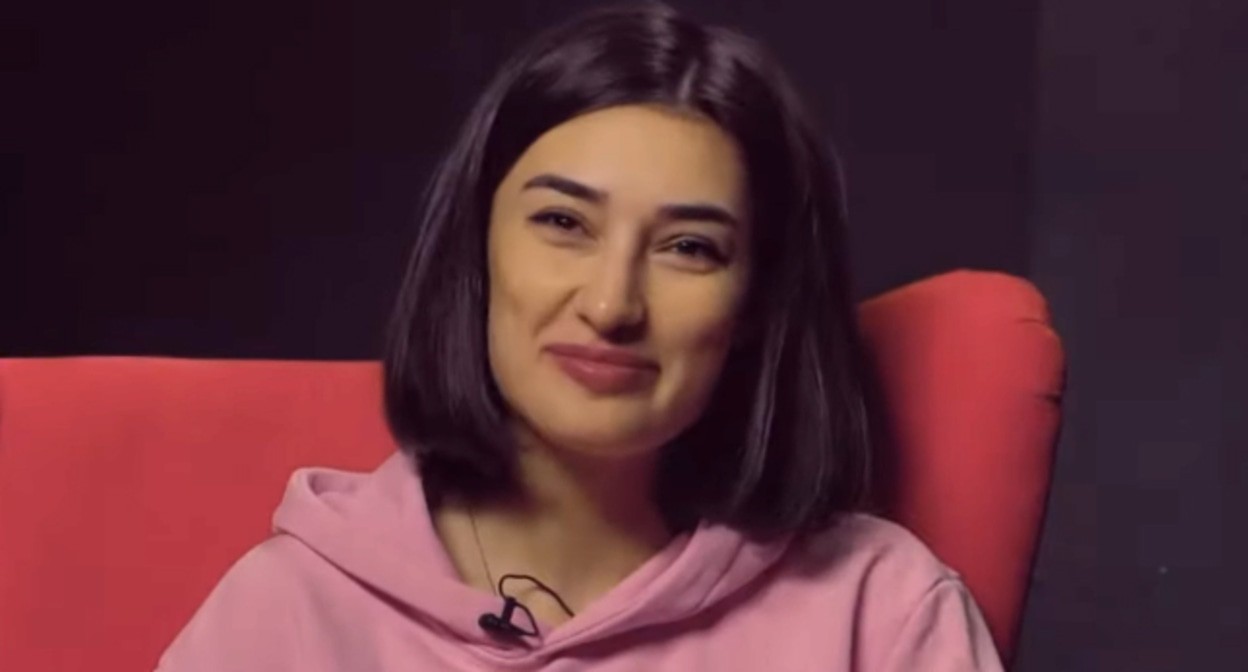 Ариана Лолаева. Кадр видео 
MTV Россия https://www.youtube.com/watch?v=Ef22vzFNDcg