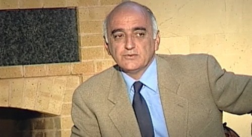 Вано Сирадегян. Стопкадр видео канала 
Popular on Youtube-Armenia, https://www.youtube.com/watch?v=HI9NKg1GmcE