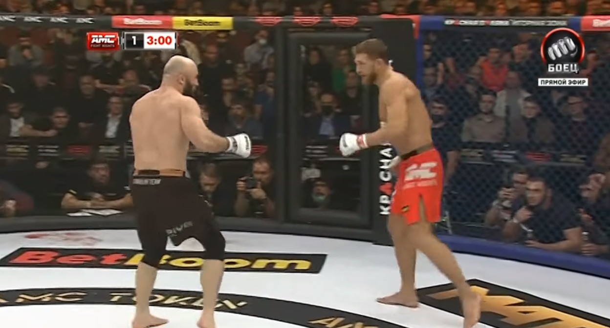 Магомед Исмаилов (слева) и Владимир Минеев во время поединка. Кадр видео 
Матч ТВ https://www.youtube.com/watch?v=QlZMcU5xWBY&t=599s