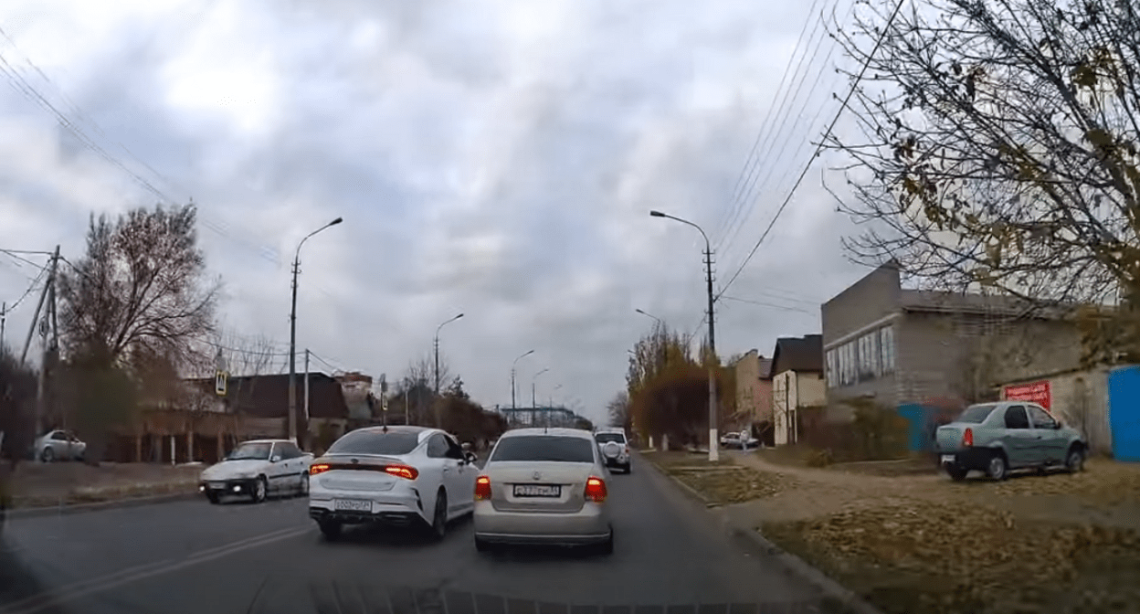 Стоп-кадр видео "Стрельба в г. Волжский", https://youtu.be/84OjGLudGkI