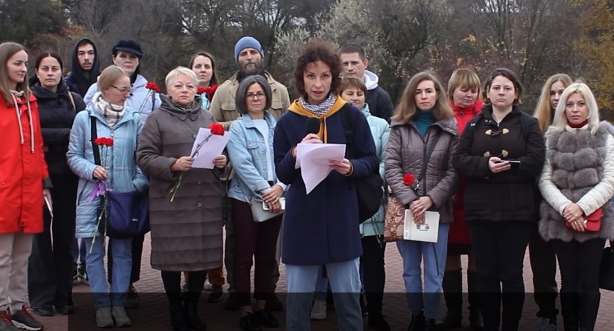 Жители Ростова-на-Дону обращаются к Владимиру Путину. Кадр видео 
Родительское Всероссийское Сопротивление РВС https://www.youtube.com/watch?v=8TpHnuh8cPk